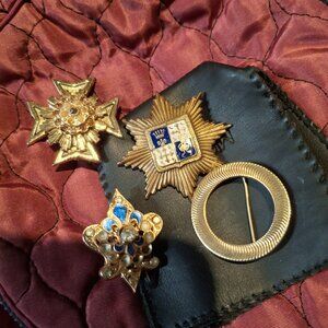 4 Vintage Broches/Circle Pins 1"- Stacked with Rubies or Diamond or Blue Enamel